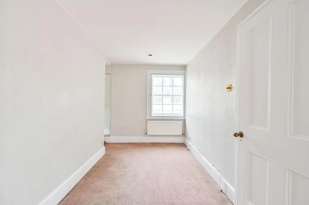 4 bedroom end of terrace house for rent