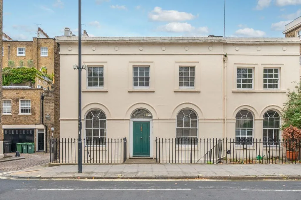 4 bedroom end of terrace house for rent