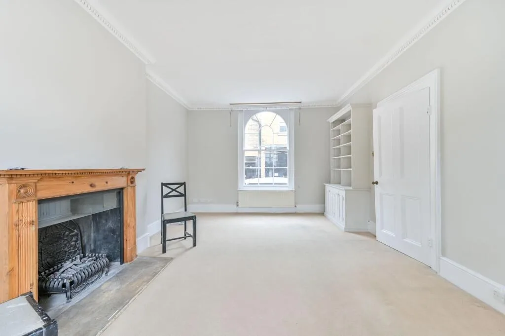4 bedroom end of terrace house for rent