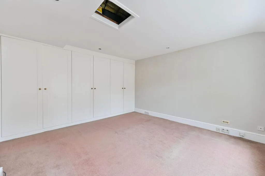 4 bedroom end of terrace house for rent