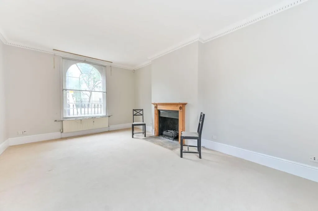4 bedroom end of terrace house for rent