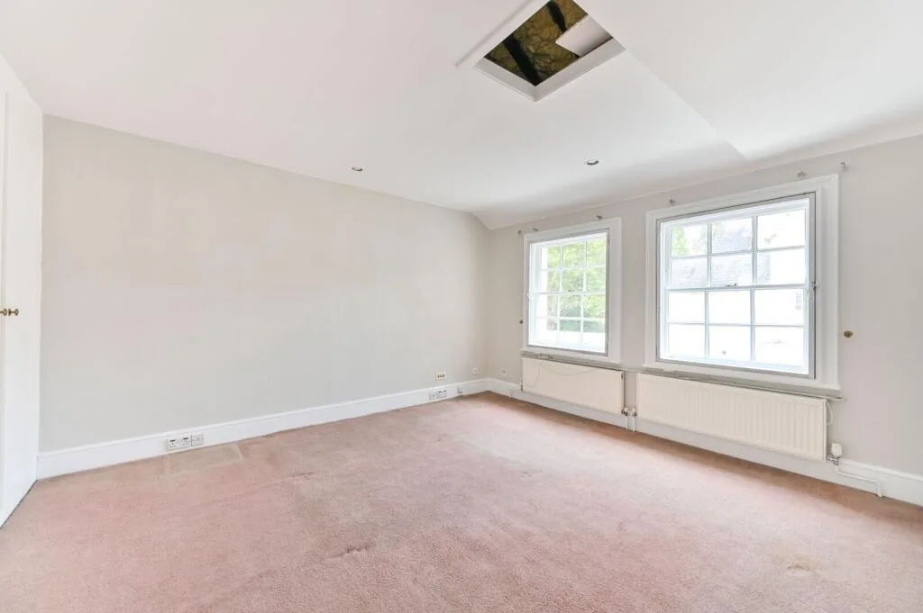 4 bedroom end of terrace house for rent
