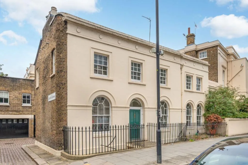 4 bedroom end of terrace house for rent