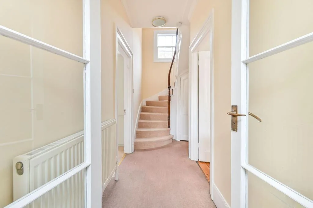 4 bedroom end of terrace house for rent