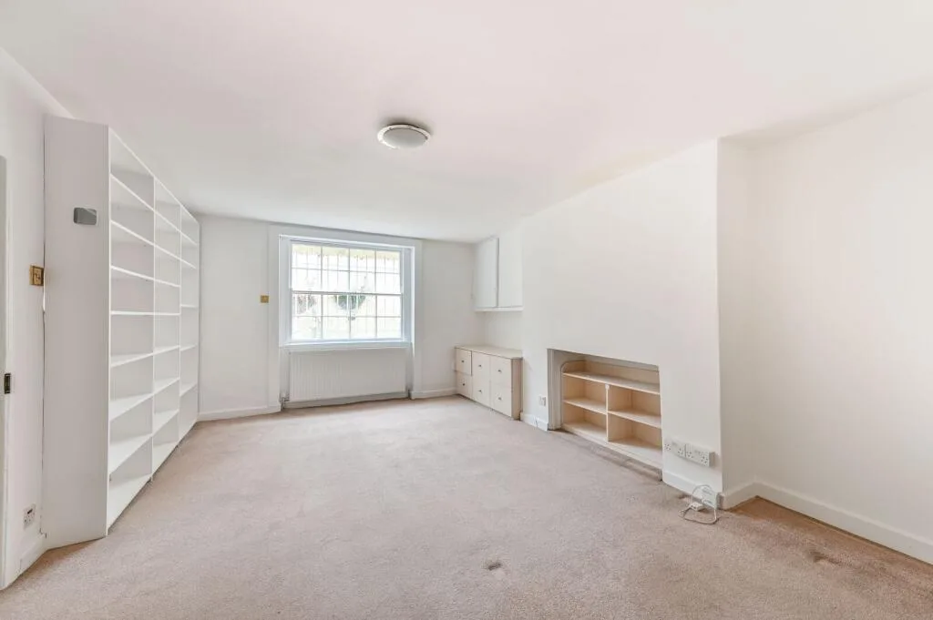 4 bedroom end of terrace house for rent