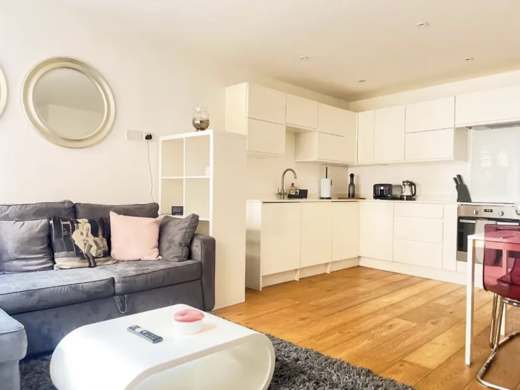 3 bedroom semi-detached house for rent
