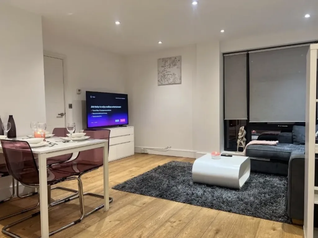 3 bedroom semi-detached house for rent