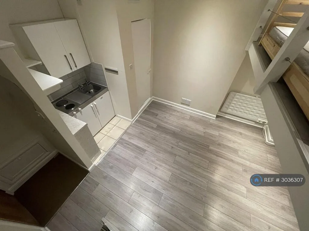 Studio flat for rent