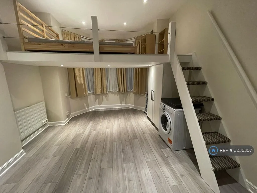 Studio flat for rent