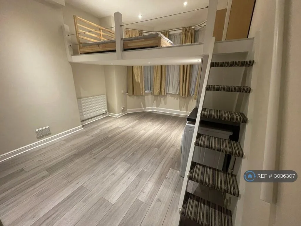 Studio flat for rent