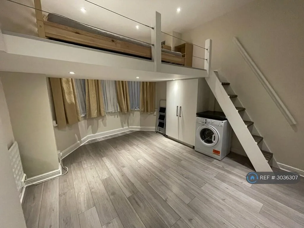 Studio flat for rent