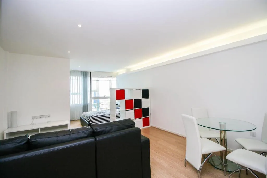 Studio flat for rent