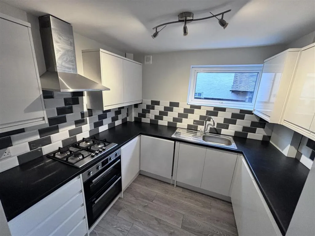 2 bedroom house for rent