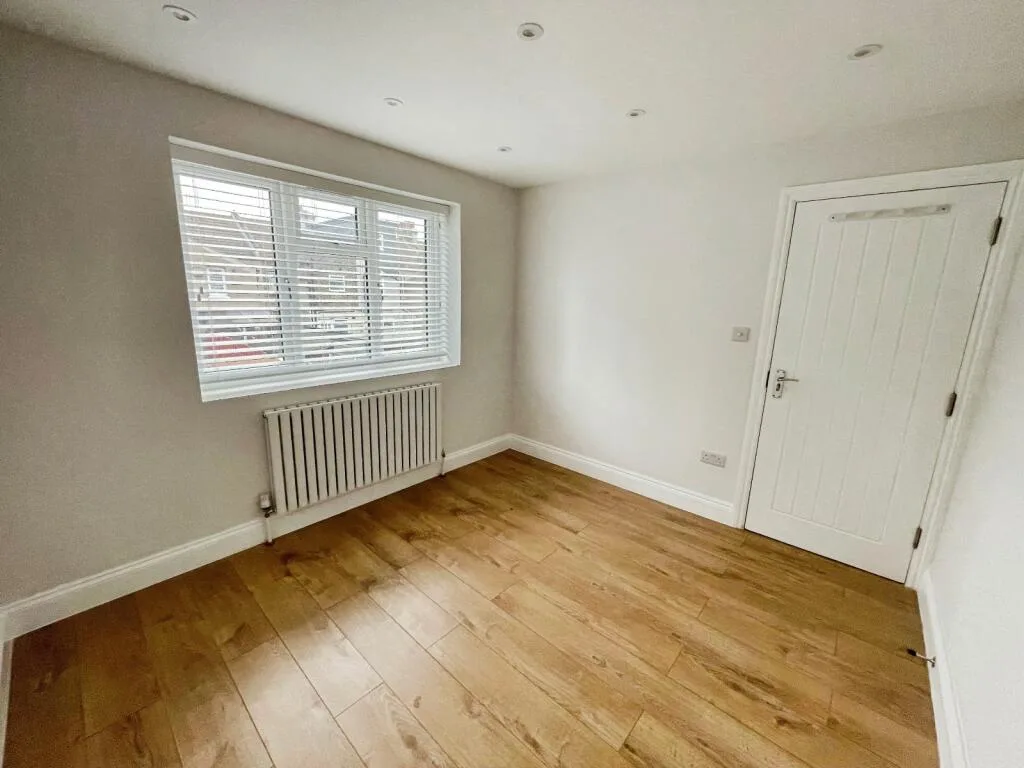 4 bedroom end of terrace house for rent