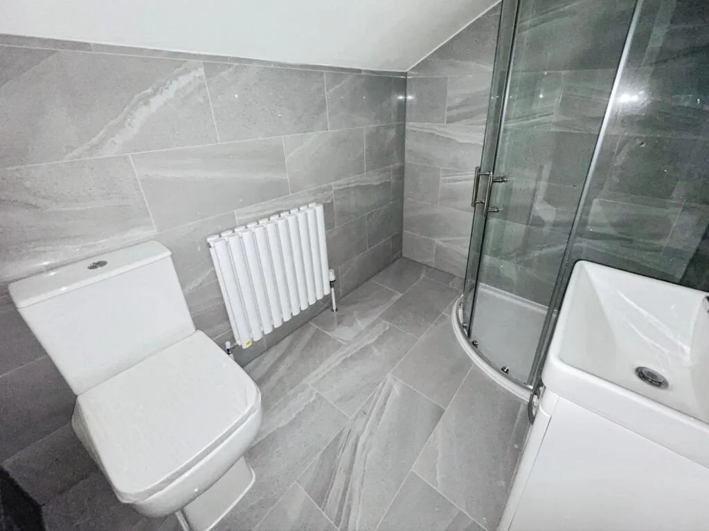 4 bedroom end of terrace house for rent
