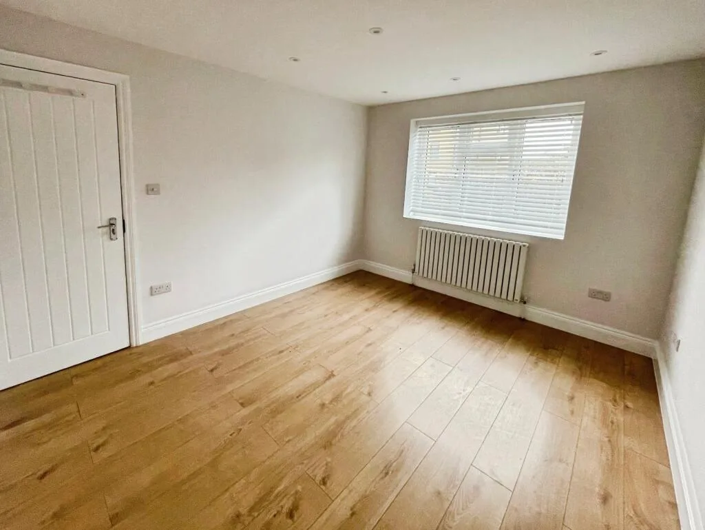 4 bedroom end of terrace house for rent