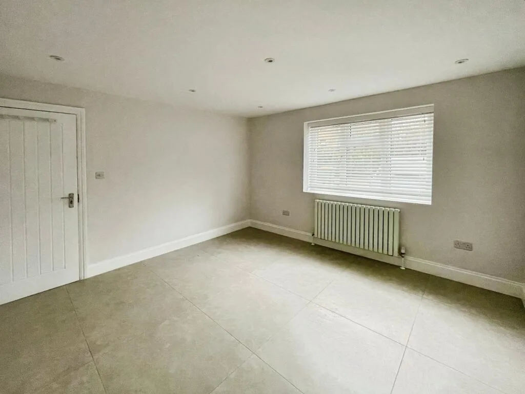 4 bedroom end of terrace house for rent