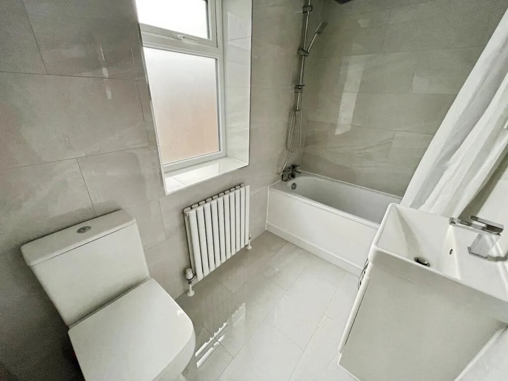 4 bedroom end of terrace house for rent
