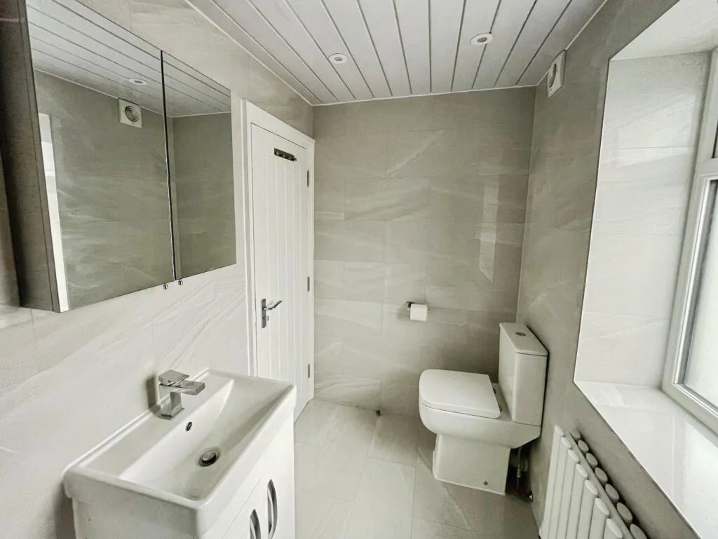4 bedroom end of terrace house for rent