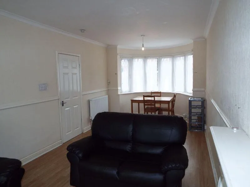 3 bedroom semi-detached house for rent