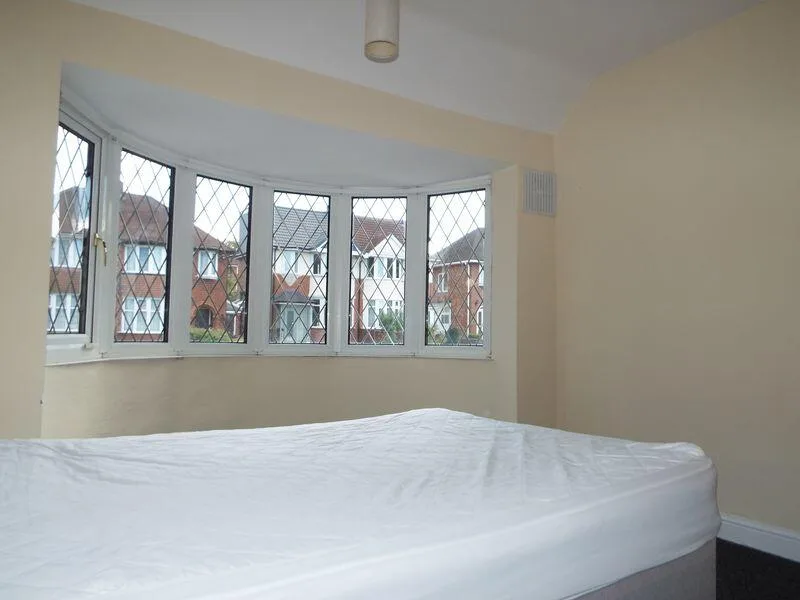 3 bedroom semi-detached house for rent