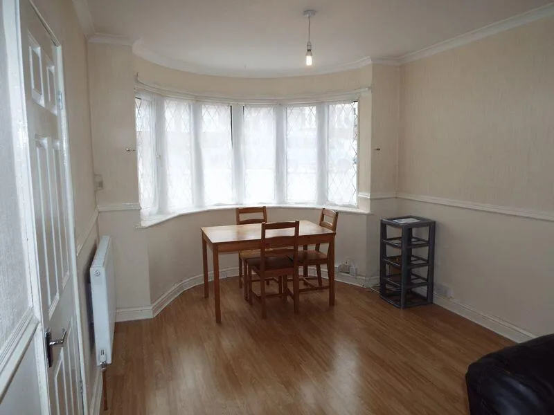 3 bedroom semi-detached house for rent