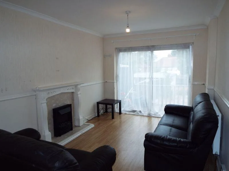 3 bedroom semi-detached house for rent