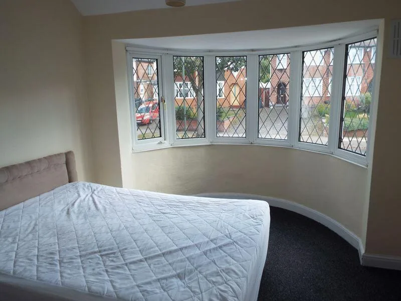 3 bedroom semi-detached house for rent