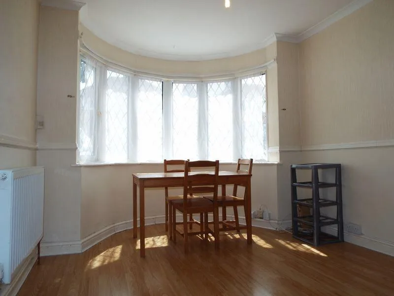 3 bedroom semi-detached house for rent