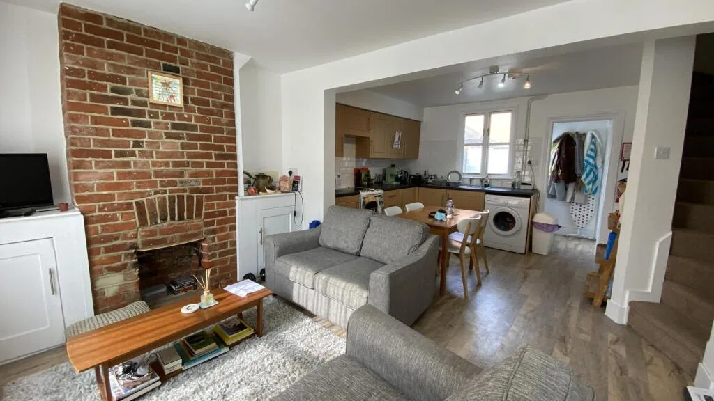 2 bedroom house for rent