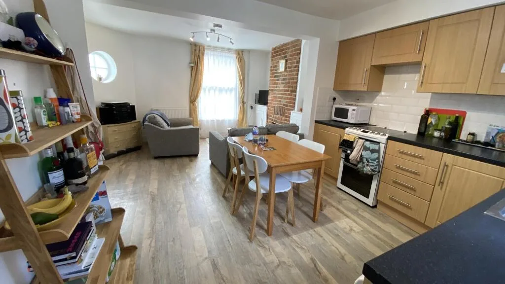 2 bedroom house for rent