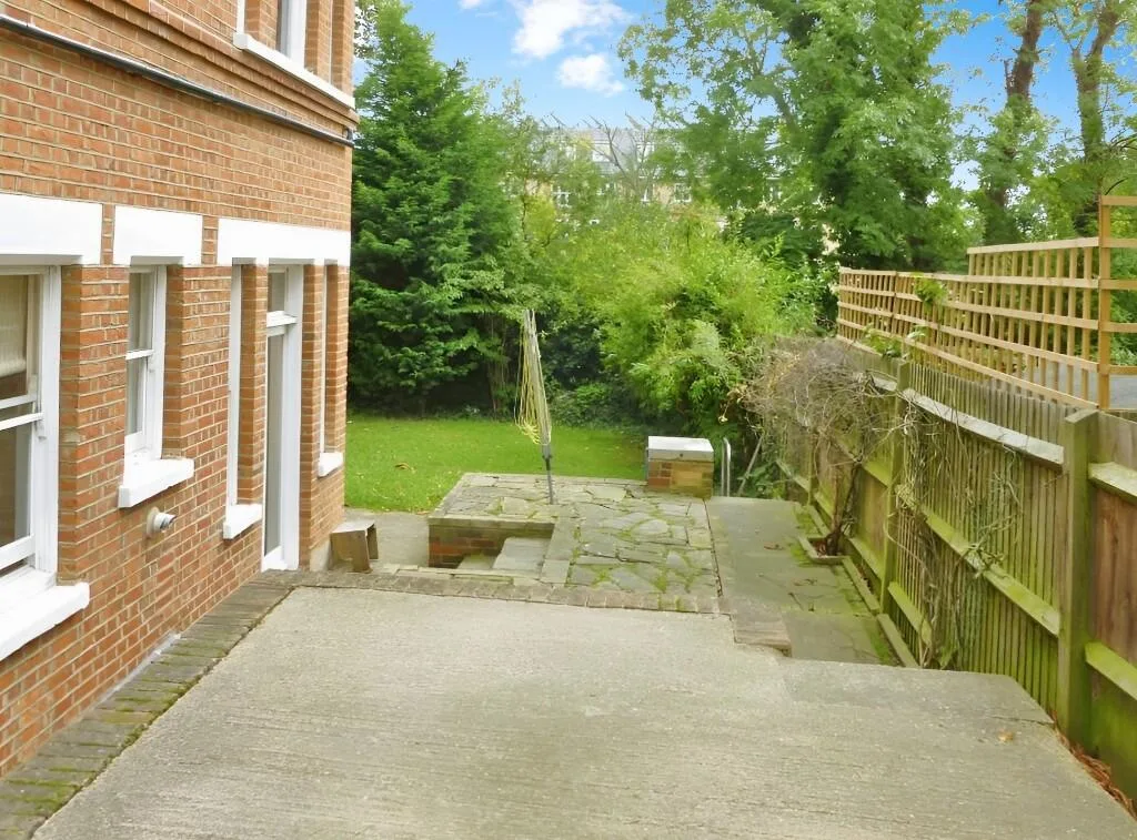 2 bedroom ground floor maisonette for rent