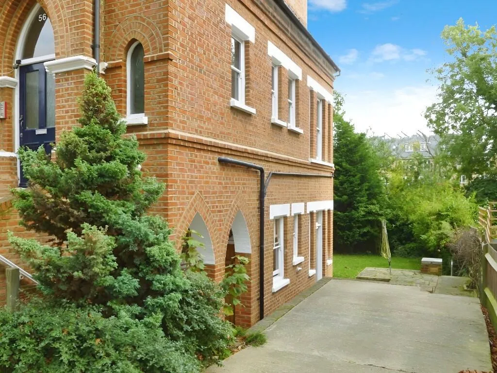 2 bedroom ground floor maisonette for rent