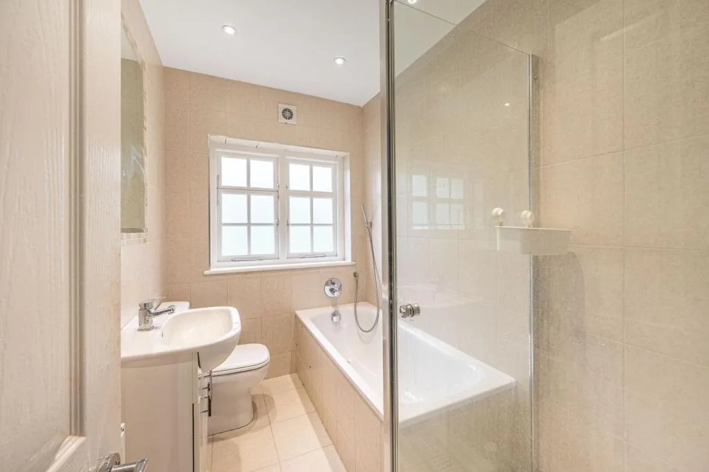 3 bedroom maisonette for rent