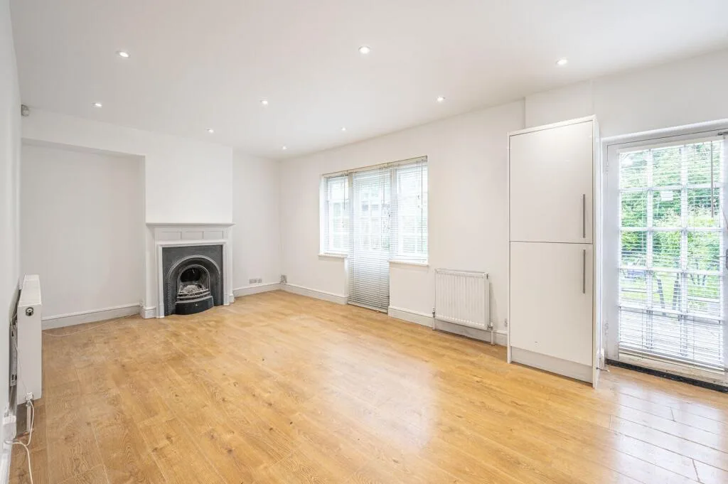 3 bedroom maisonette for rent