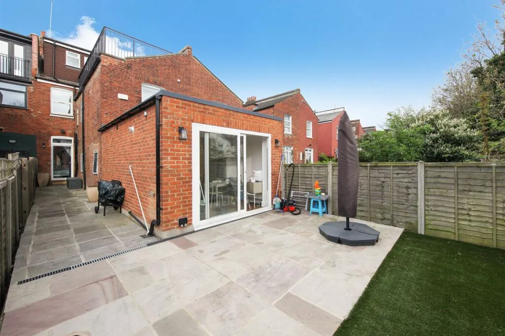 3 bedroom flat for rent