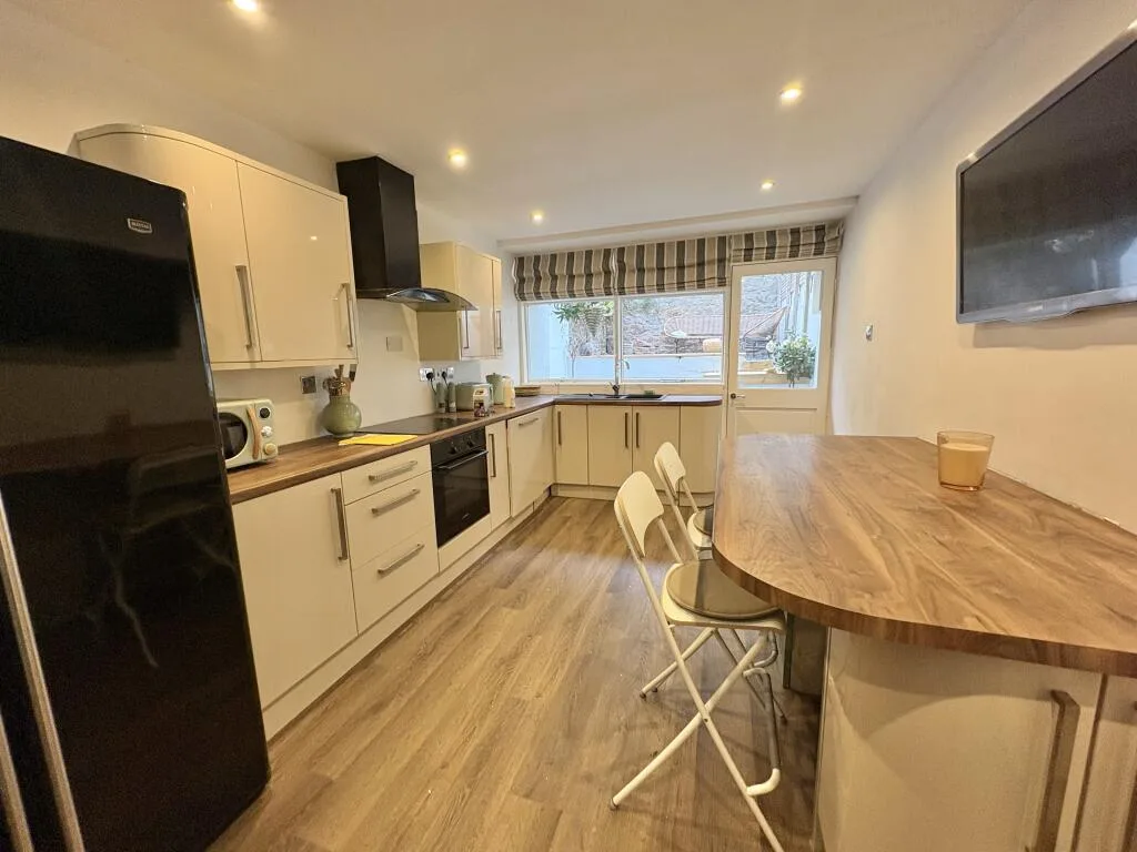 2 bedroom house for rent