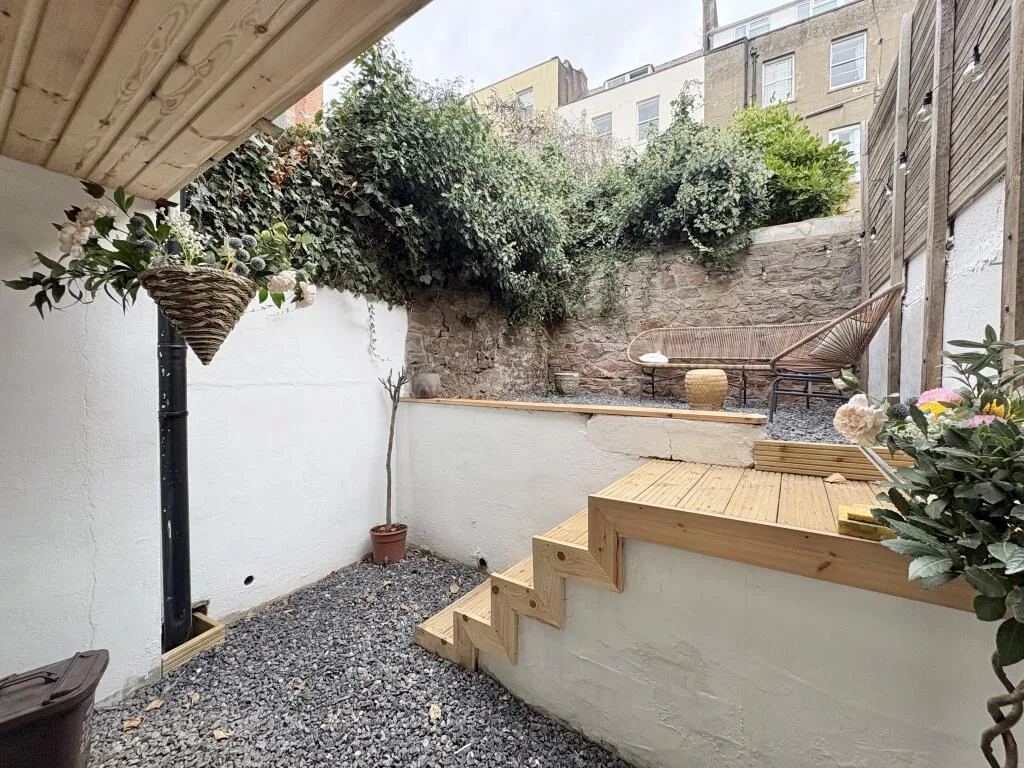 2 bedroom house for rent