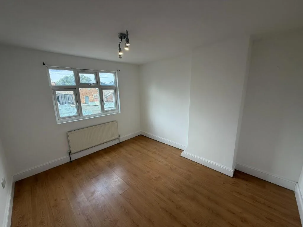 5 bedroom terraced house for rent