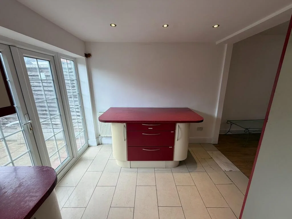 5 bedroom terraced house for rent