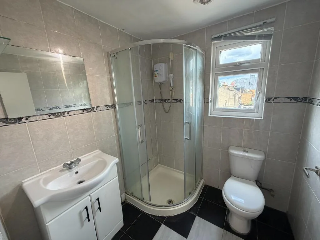 5 bedroom terraced house for rent