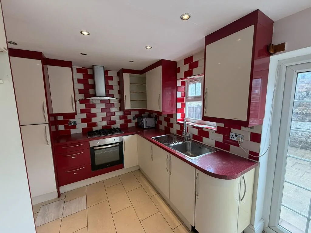 5 bedroom terraced house for rent
