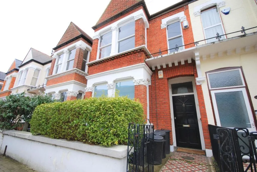 3 bedroom maisonette for rent