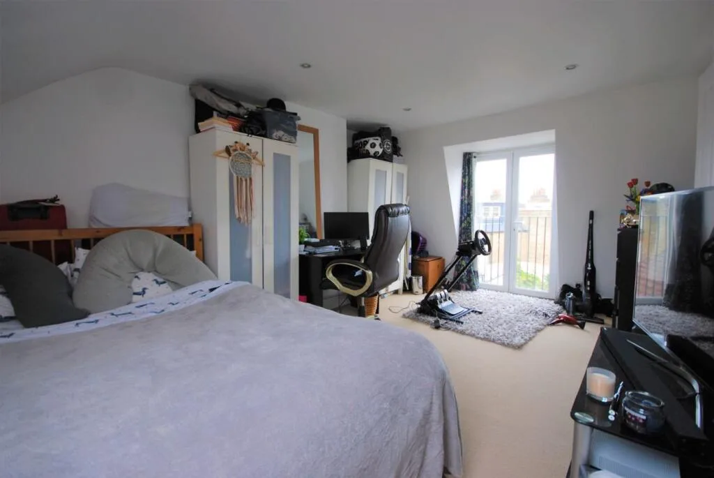 3 bedroom maisonette for rent