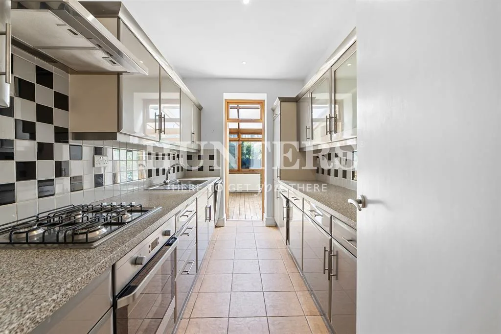 3 bedroom flat for rent