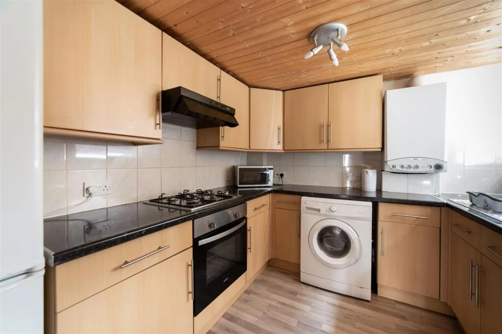 4 bedroom terraced house for rent