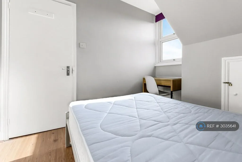 4 bedroom semi-detached house for rent