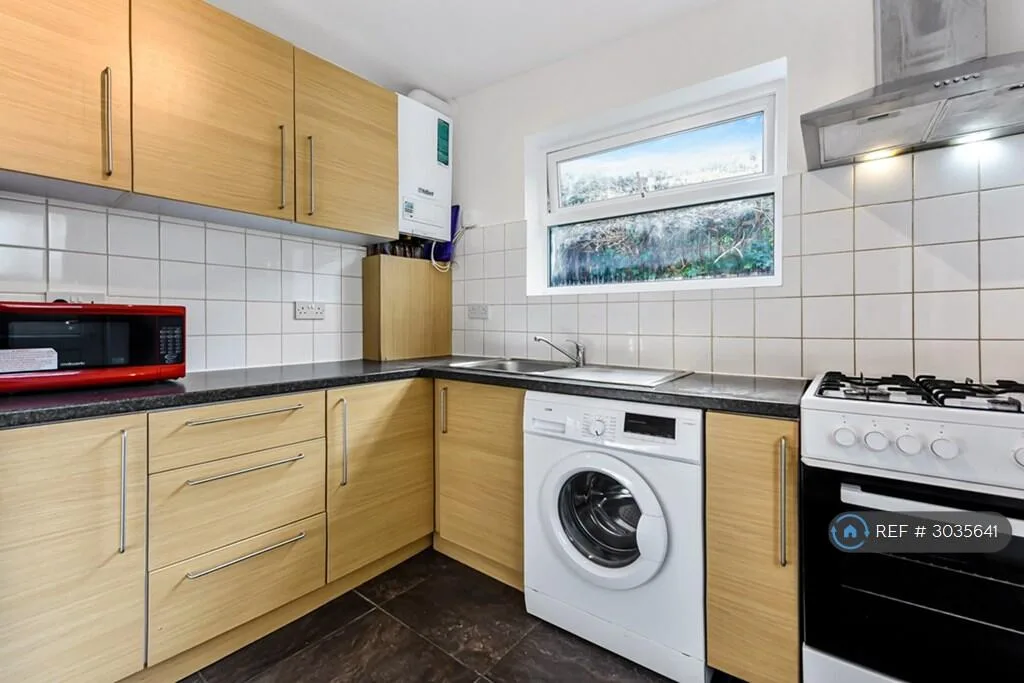 4 bedroom semi-detached house for rent