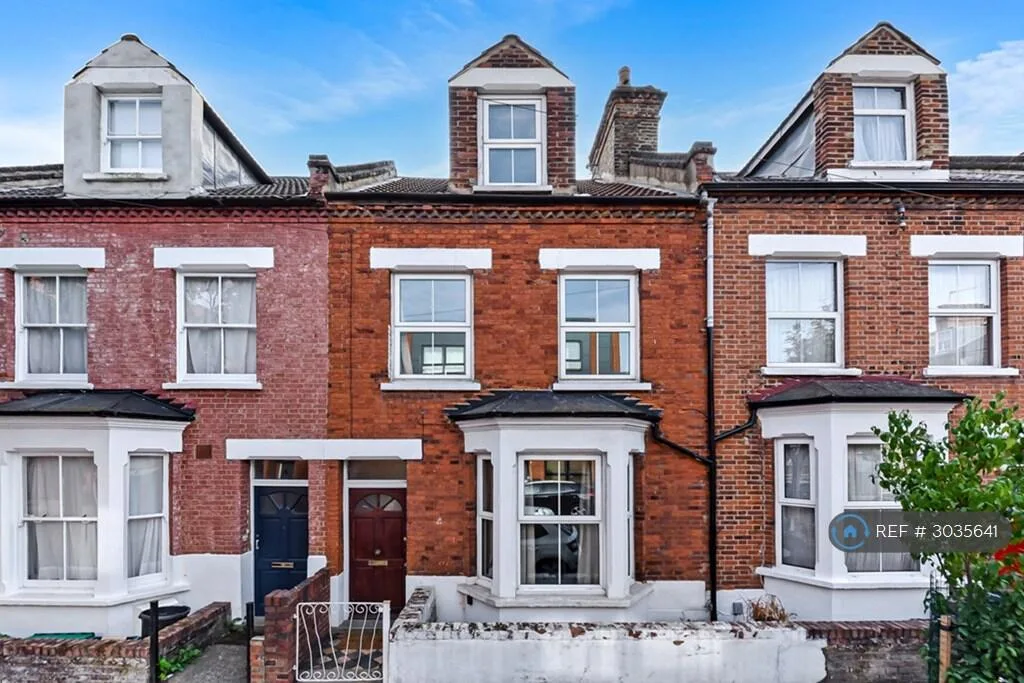 4 bedroom semi-detached house for rent