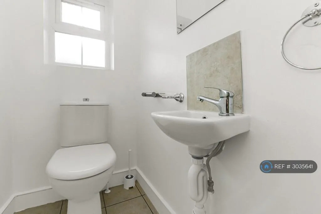4 bedroom semi-detached house for rent